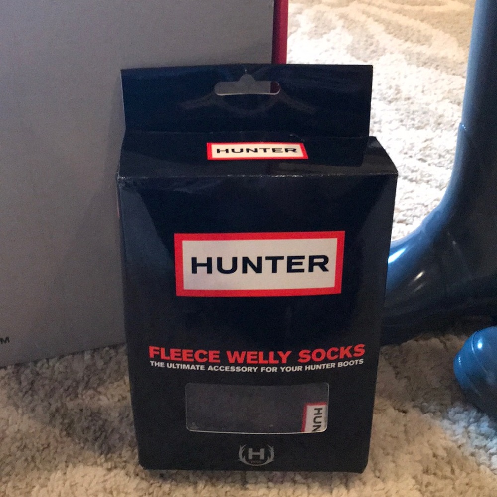 Like new hunter rain boots - Picture 4 of 6